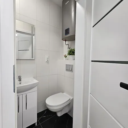 아파트 Zagrodnicza Modern House 브로츠와프